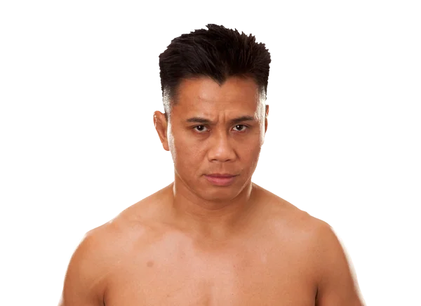 Cung Le headshot